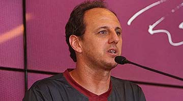 Rogério Ceni foi acusado por Amaral de falsificar uma proposta do Arsenal, da Inglaterra