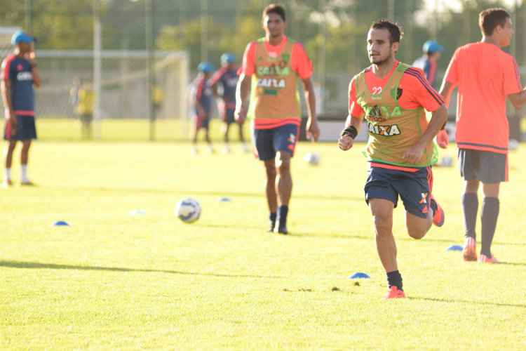 "Foi decisão diretoria não utilizar jogadores emprestados contra o clube de origem", afirmou Falcão sobre o caso