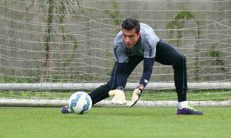 Na zaga, Rafael Thyere foi confirmado no lugar do suspenso Pedro Germoel ao lado de Erazo