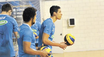 Jogadores do Cruzeiro treinam no Barro Preto aguardando o início do campeonato, amanhã em Betim