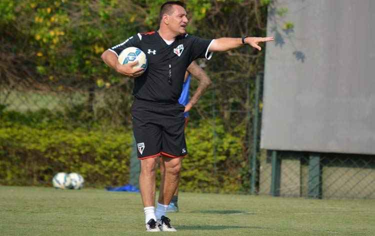 Doriva ainda não definiu quem assume a vaga no ataque, que está entre Alan Kardec e Luís Fabiano