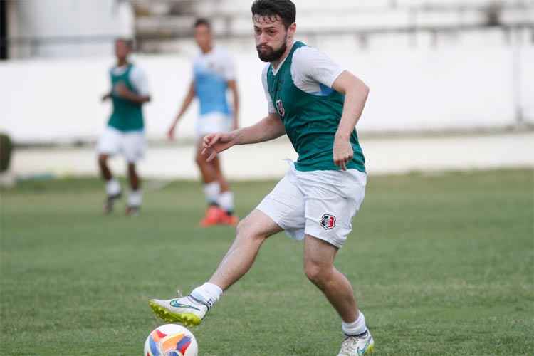 "A minha participação vai continuar a mesma no setor de marcação", diz o meia do Santa Cruz, João Paulo
