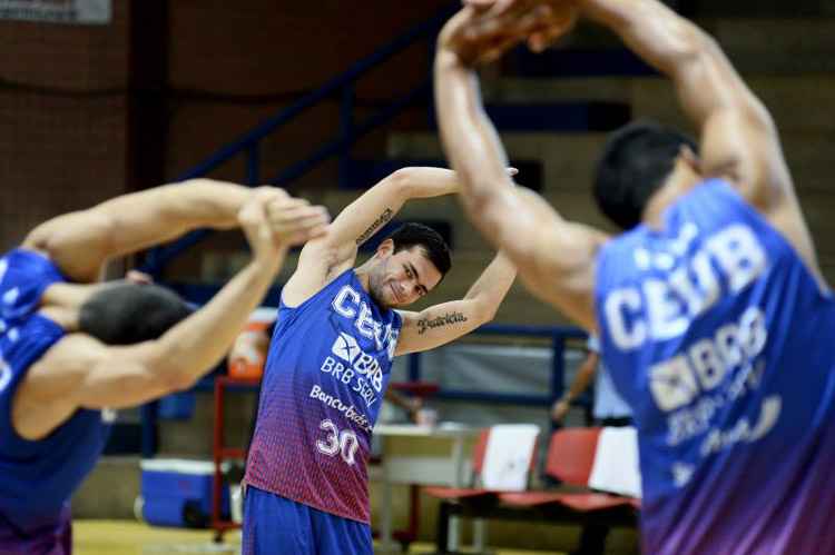 Depois de um tricampeonato, o UniCeub/BRB amargou duas temporadas abaixo da média, mas a expectativa para 2015/2016 se renovou, com reforços e a manutenção de peças essenciais