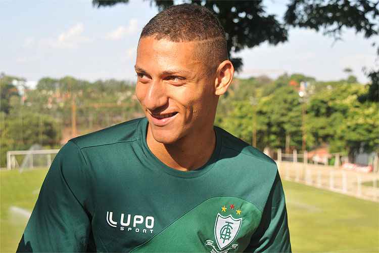 Richarlison tem contrato até junho de 2018. Sua multa rescisória está estipulada em R$ 10 milhões