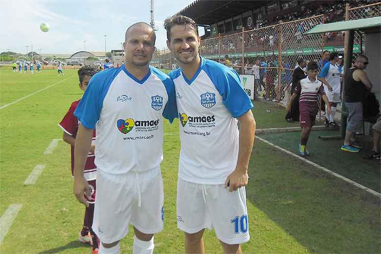 Régis Felisberto (e), que jogou com Sávio (d) no Flamengo, foi um dos treinadores de Richarlison no ES