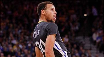 Curry fechou a partida como cestinha, com 34 ponto