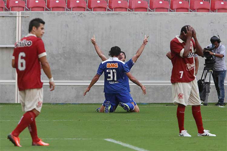 Em 2013, Cruzeiro atingiu 12 jogos sem derrotas no Brasileirão ao golear o Náutico na Arena Pernambuco