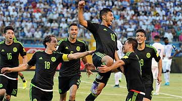 Time de ex-técnico do tricolor fez 2 a 0 em Honduras fora de casa nesta terça-feira