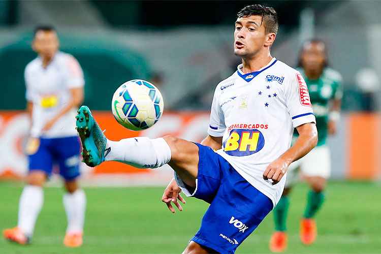 De Arrascaeta levou o terceiro cartão amarelo contra o Palmeiras e não poderá enfrentar o Joinville, domingo