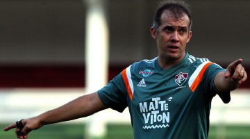 Técnico Eduardo Baptista comandou treino nesta quinta, preparatório para jogo com Internacional