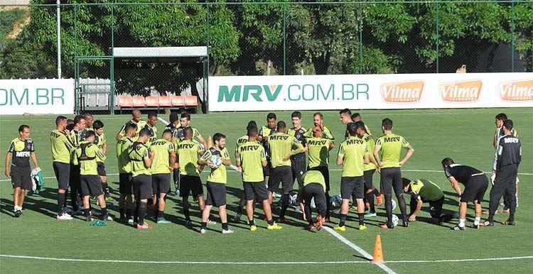 Aos 36 anos, Giacomini tem a função de substituir Levir Culpi nos dois jogos finais do Brasileiro