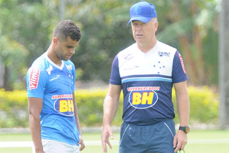 Mano Menezes depositará sua confiança em Alisson neste domingo, diante do Joinville, às 17h, no Mineirão