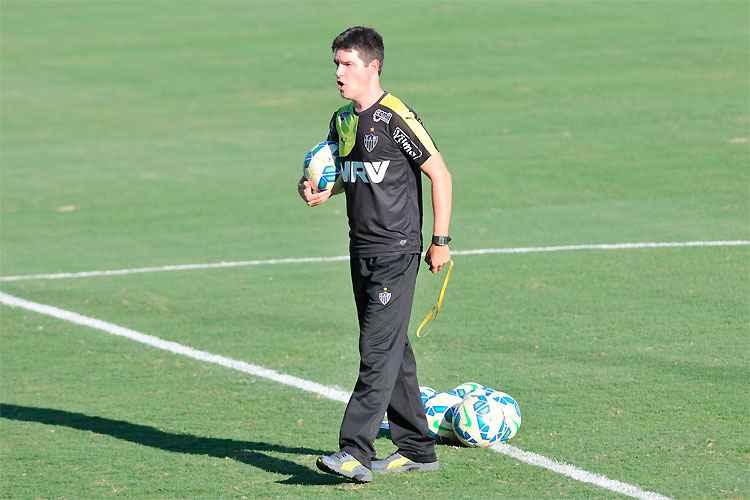 Diogo Giacomini se despede do cargo de treinador interino neste domingo: estilo ofensivo e defesa equilibrada
