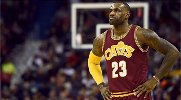 LeBron James saiu derrotado por Anthony Davis