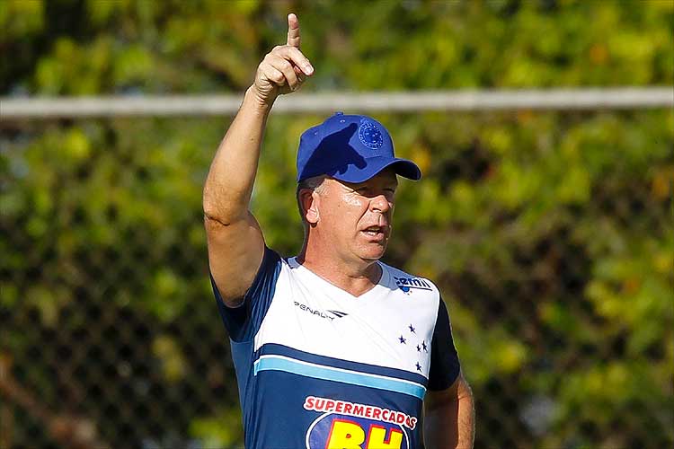 Fechado com o Shandong Luneng, da China, Mano se despede do Cruzeiro na tarde deste domingo