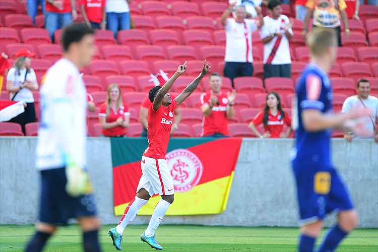 Vitinho foi o autor dos dois gols do Internacional na vitória sobre o Cruzeiro, no estádio Beira-Rio