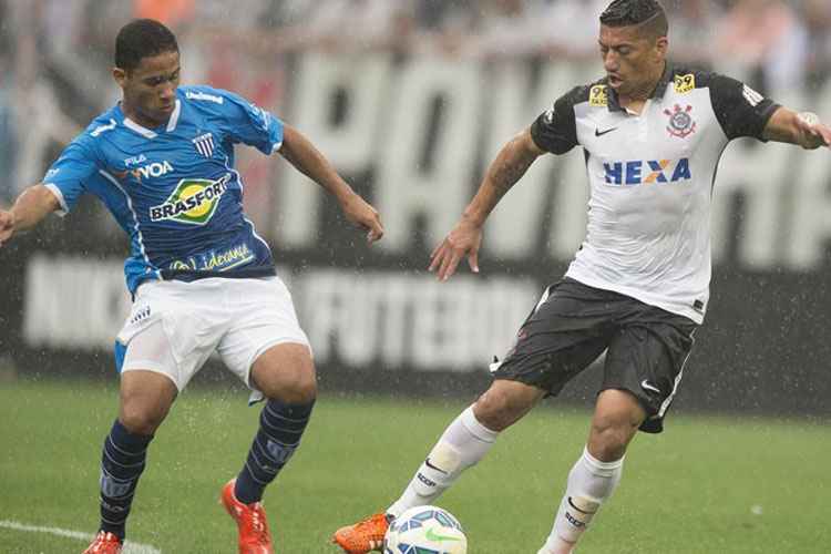 Corinthians começou perdendo para o Avaí, mas buscou empate e conseguiu bater recorde de pontos