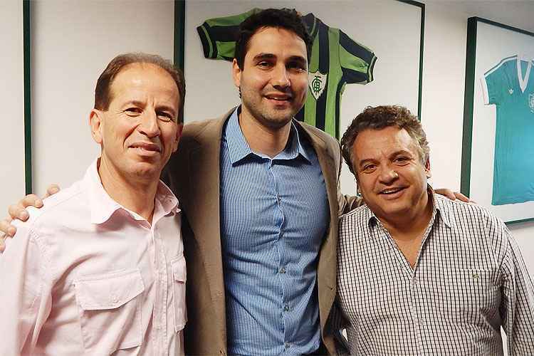 Ladeado por Marco Antônio Batista e Alencar da Silveira, Paulo Assis comenta novo desafio no América
