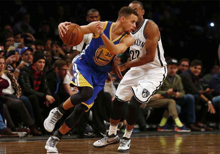 Mesmo sem uma grande atuação, Stephen Curry foi o cestinha da partida, com 28 pontos