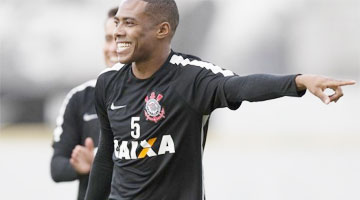 Elias prefere pensar nas férias, mas não deixa de se animar com a disputa na Copa Libertadores