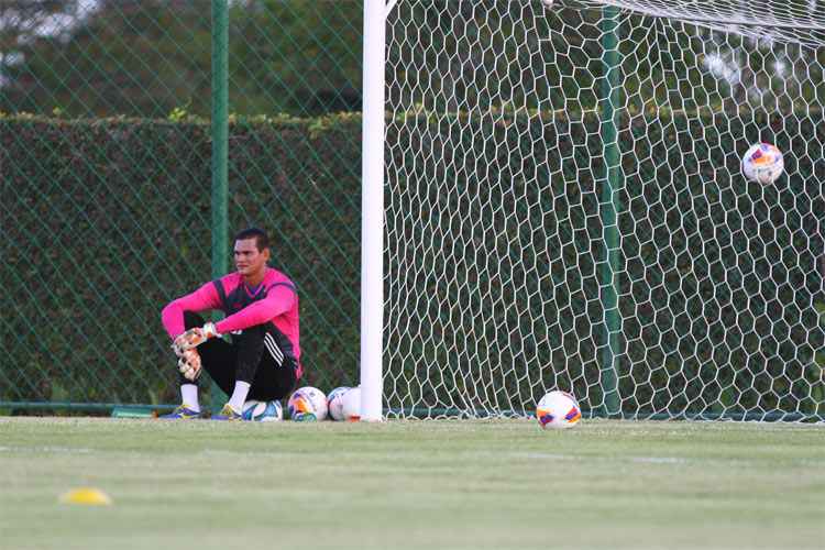 "A concorrência entre Magrão e Danilo Fernandes já está grande", afirmou o goleiro Saulo
