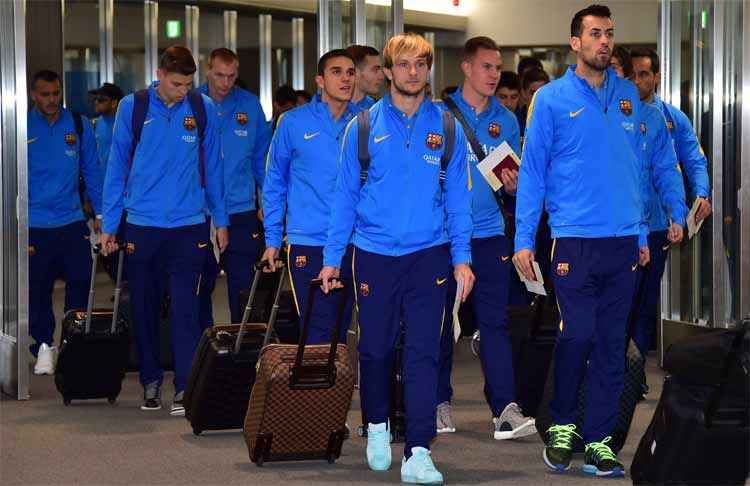 Vindos de Barcelona, os jogadores do time espanhol aterrissaram às 21h50 (de Brasília) deste domingo