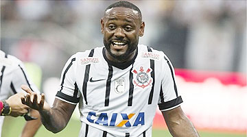 Vagner Love jogou duas temporadas na China e já disse várias vezes que lado financeiro 