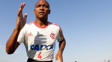 Zagueiro foi titular na zaga rubro-negra em boa parte da temporada de 2015