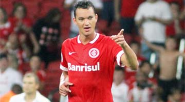 Defensor tem contrato com o clube gaúcho até o meio de 2018