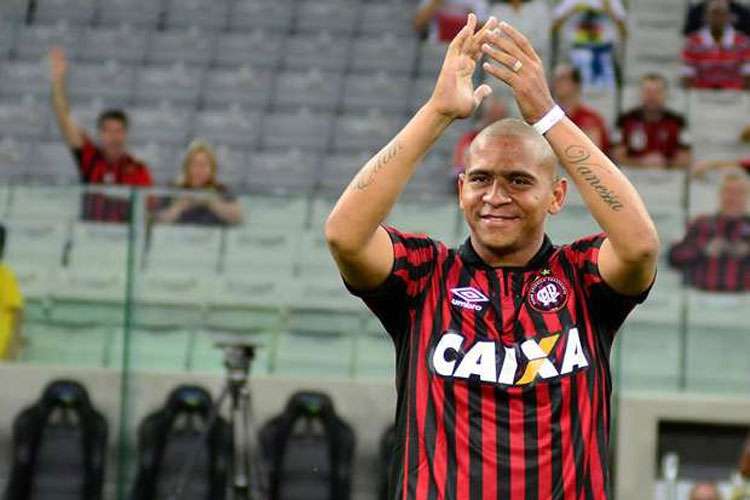 Atlético-PR desistiu de contar com o atacante Walter em 2016, abrindo caminho para ida ao Sport