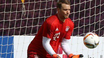 Manuel Neuer, do Bayern, está no topo da lista dos 10 melhores goleiros do último ano