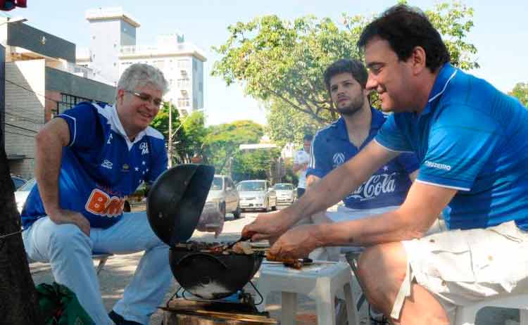 Equipamentos são muitos usados por torcedores em dia de jogos de futebol, ao redor dos estádios
