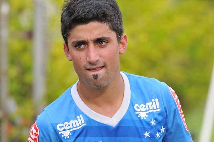 Segundo repórteres da Argentina, Pisano deve brigar por posição no lado direito da linha de três meias