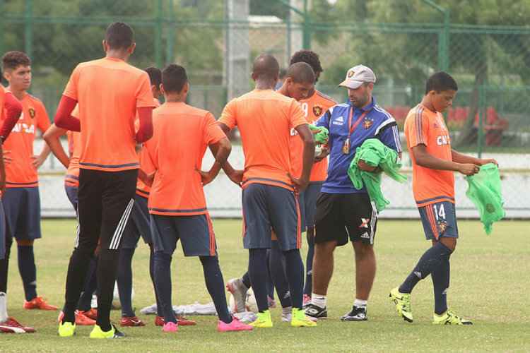 Equipe do técnico Daniel Neri venceu todos as quatro partidas disputadas até o momento