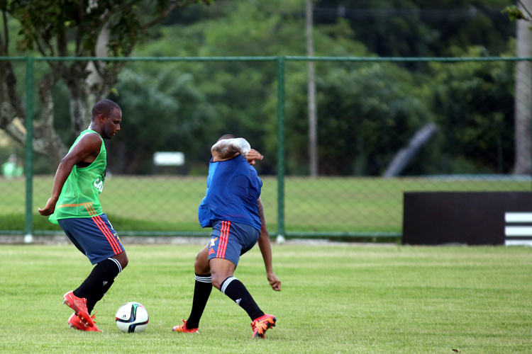 Para Ronaldo, a disputa por uma vaga na equipe rubro-negra não se resume ao posto ocupado por Rithely