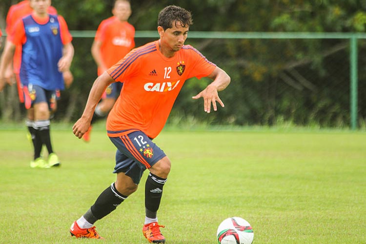 O Sport detém 80% dos direitos econômicos de Everton Felipe, enquanto o próprio meia tem os demais 20%