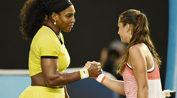 Serena arrasou russa Daria Kasatkina, de apenas 18 anos, e avançou em Melbourne