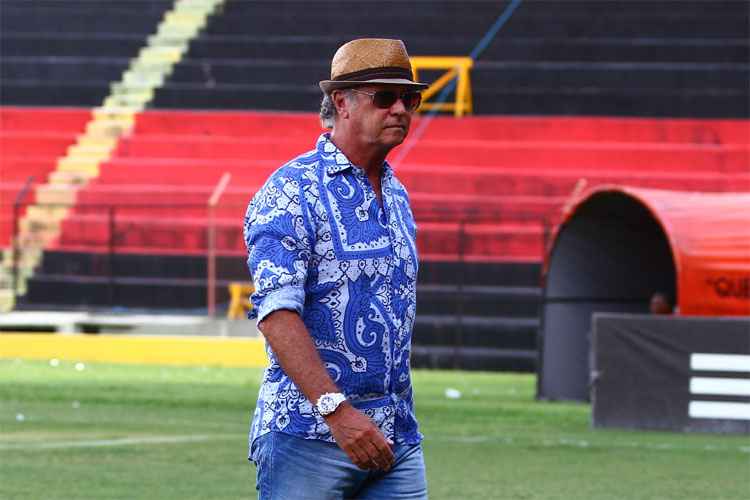 "Queremos ainda mais três do meio para frente para completar o grupo", disse o treinador do Sport