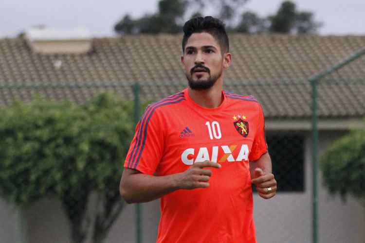 Túlio de Melo atuou 45 minutos contra o Argentinos Juniors e foi poupado nesta segunda-feira