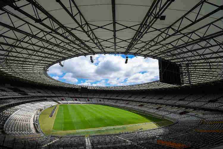 Manutenção do campo de jogo foi dividida em três etapas; Mineirão deve receber mais jogos em 2016