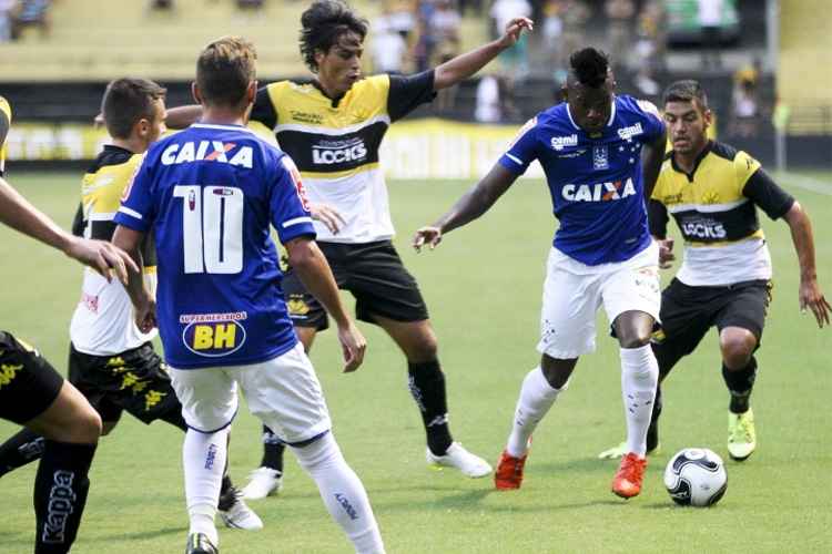 Ataque do Cruzeiro criou boas oportunidades no primeiro tempo, mas caiu de rendimento na etapa final