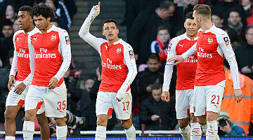 Chileno Alexis Sánchez balançou rede na classificação do Arsenal diante do Burnley 