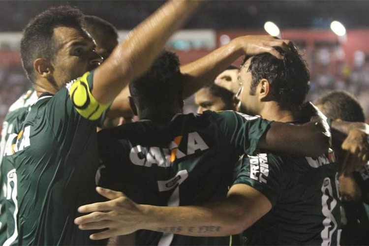 Diante do Foz, Coxa teve Kléber inspirado e venceu a segunda no Campeonato Paranaense