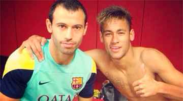 Javier Mascherano (E) disse que o melhor lugar para Neymar ser melhor do mundo é no Barça