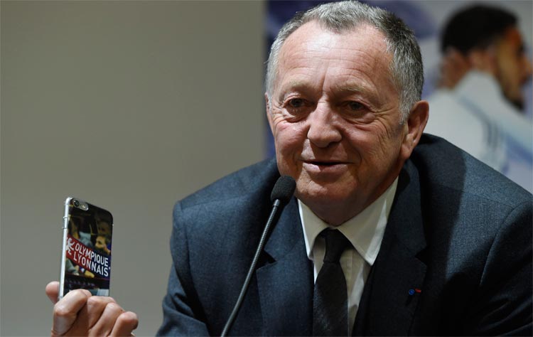 Jean-Michel Aulas, presidente do Lyon, garante que segue apoiando Michel Platini, dirigente suspenso da UEFA