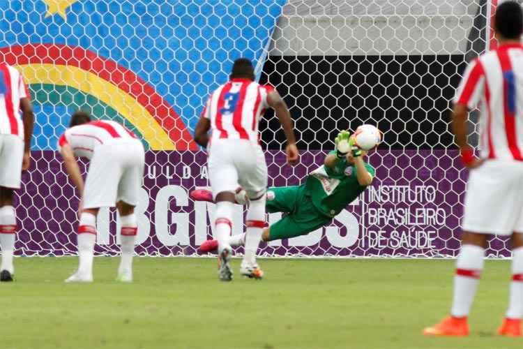 Goleiro Júlio César tem um aproveitamento positivo de 80% nas cobranças de pênalti sofridas contra o Náutico