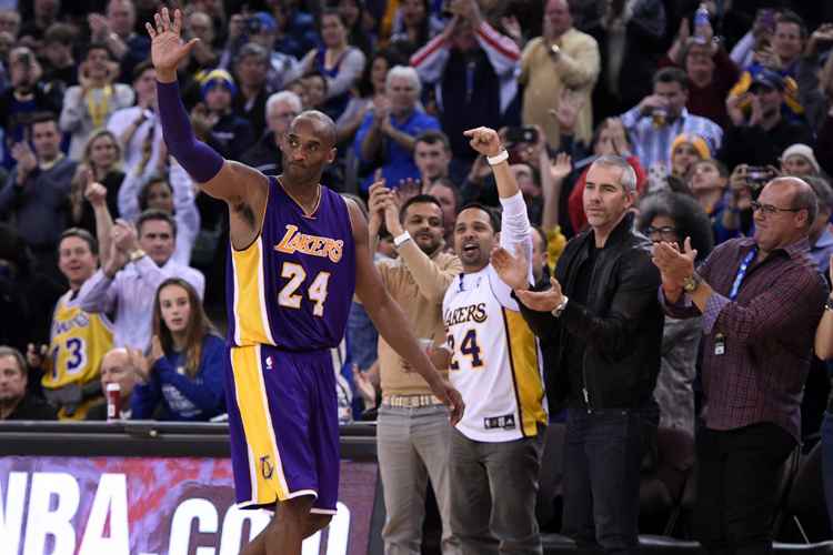 Kobe Bryant já vem se despedindo em todas as cidades que tem jogado pela última vez na carreira