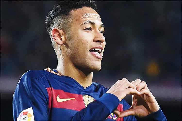 Neymar: "A renovação está caminhando. Ainda tenho três anos de contrato e estou muito tranquilo"