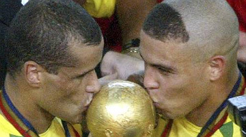 Rivaldo, Ronaldo e Ronaldinho foram pentacampeões da Copa do Mundo de 2002