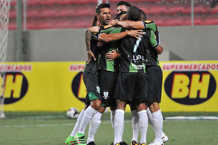 Cena costumeira em jogos do América no Independência. Time só marcou gols no Horto em jogos deste ano